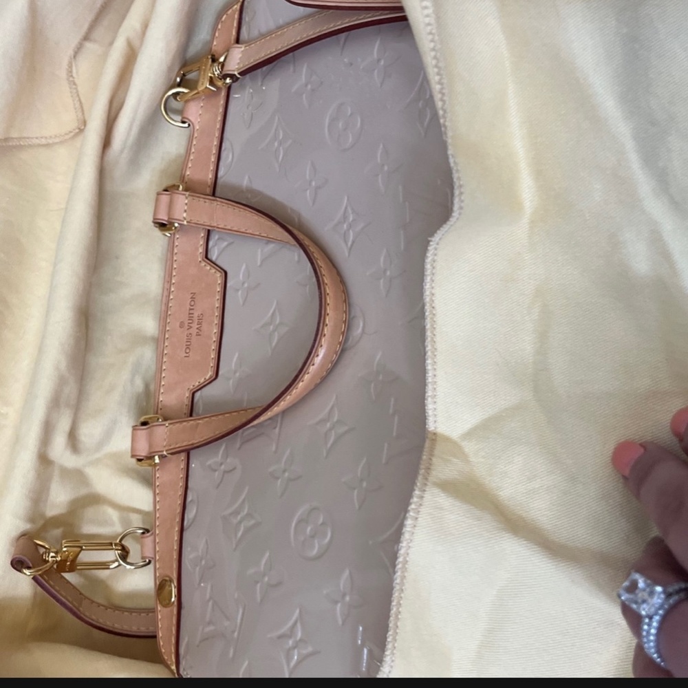 Louis Vuitton GM Brea in Dune - Picture 2 of 8
